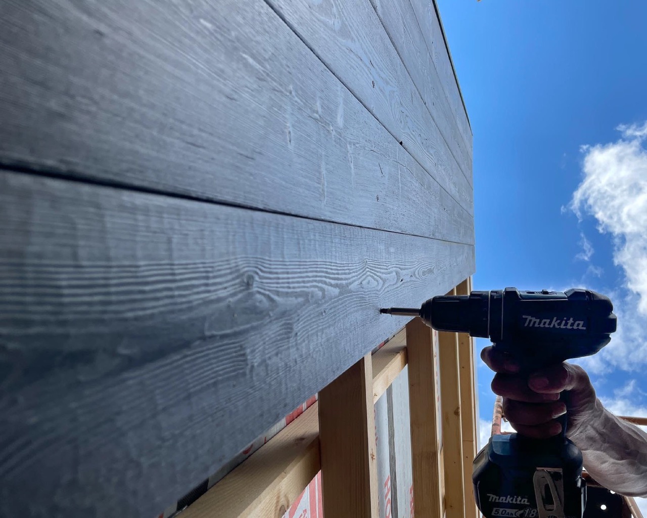 Montage von Holzfassaden